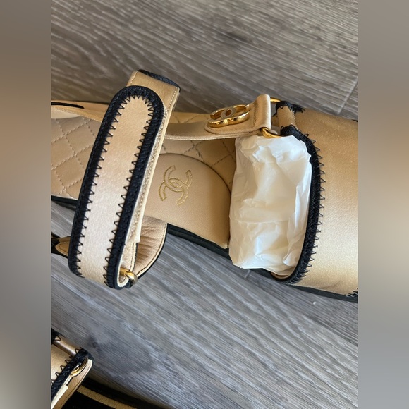 ✨CHANEL 100%Authentic  Beige and Black Quilted Sandals - Picture 14 of 15